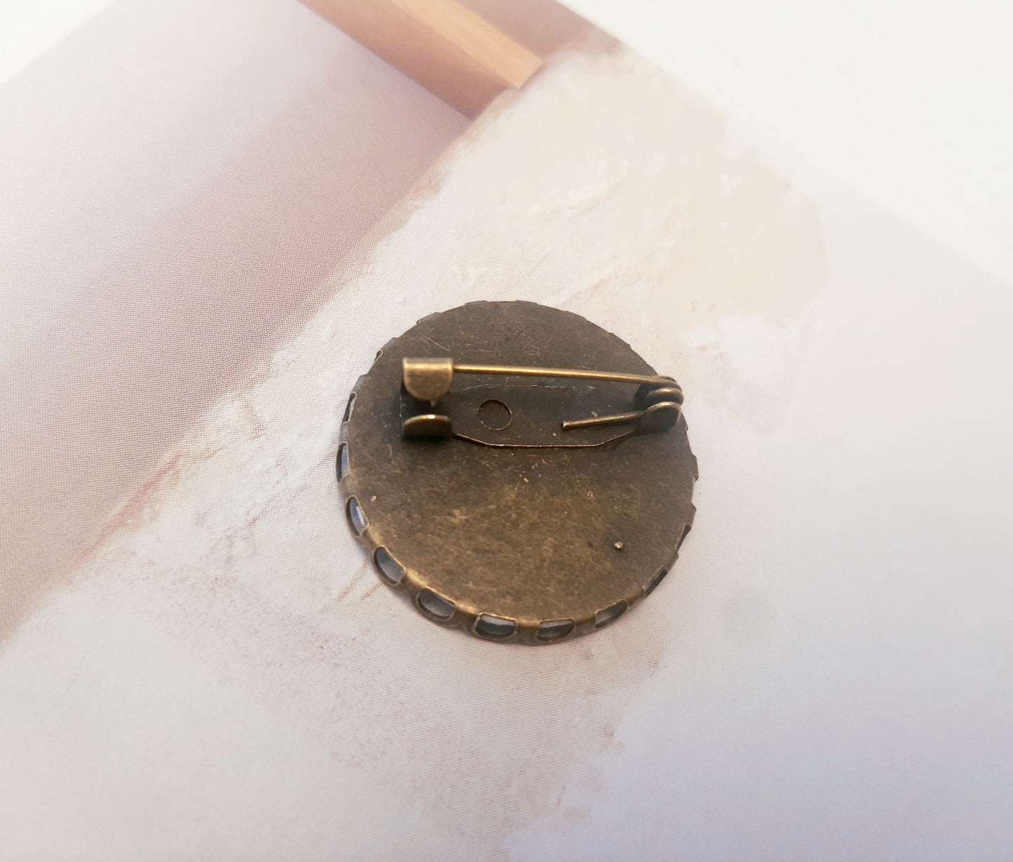 Broche cabochon arbre graphique