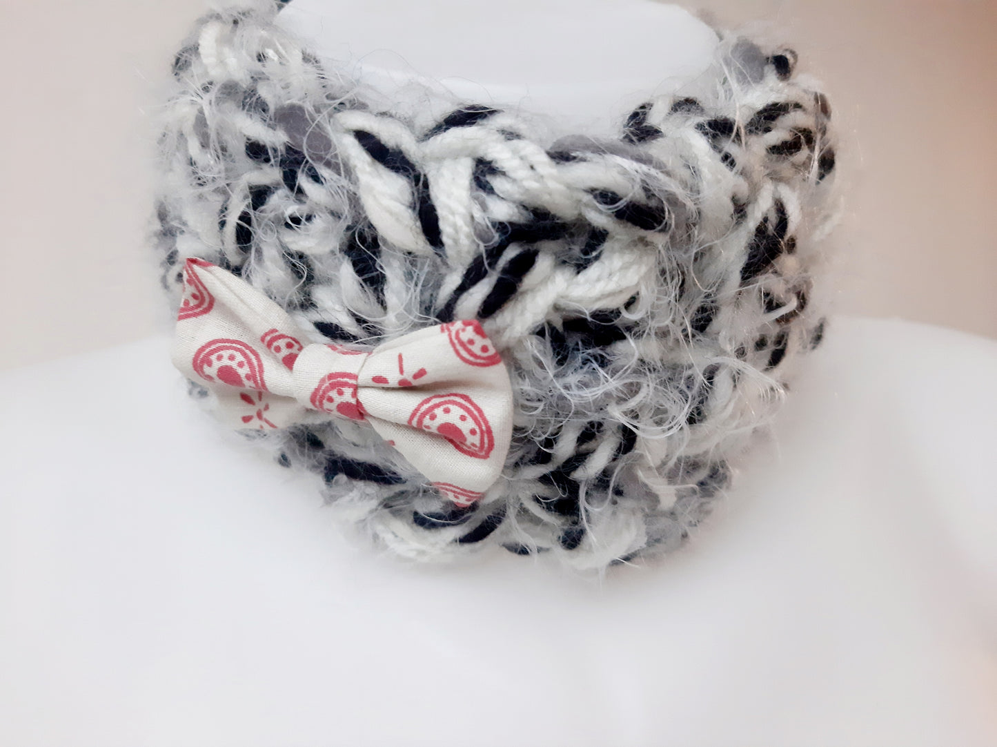 Col tour de cou bandeau crochet main noir blanc poudré