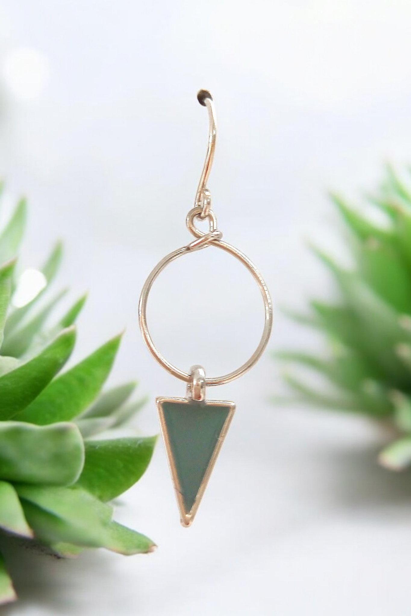 Boucles d'oreilles triangles émail vert trianon