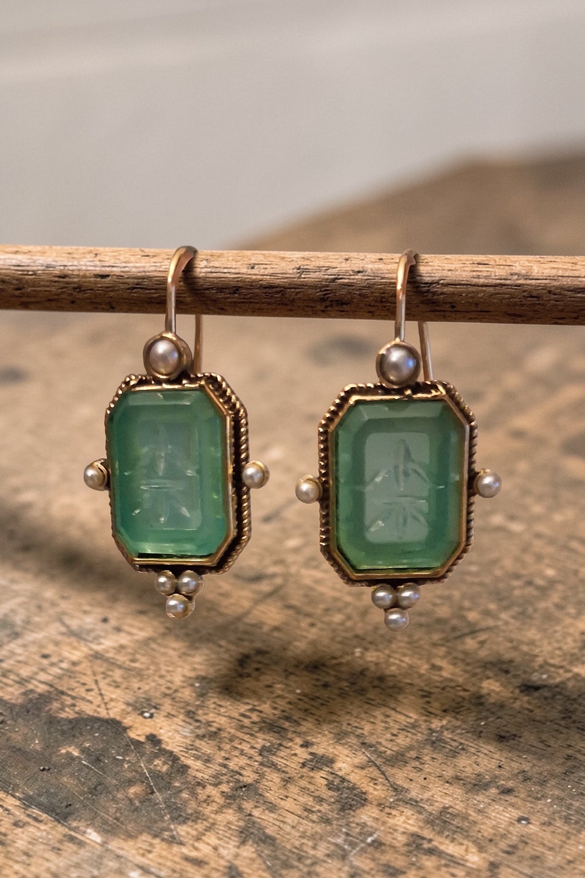 Dormeuses cabochons vert antique