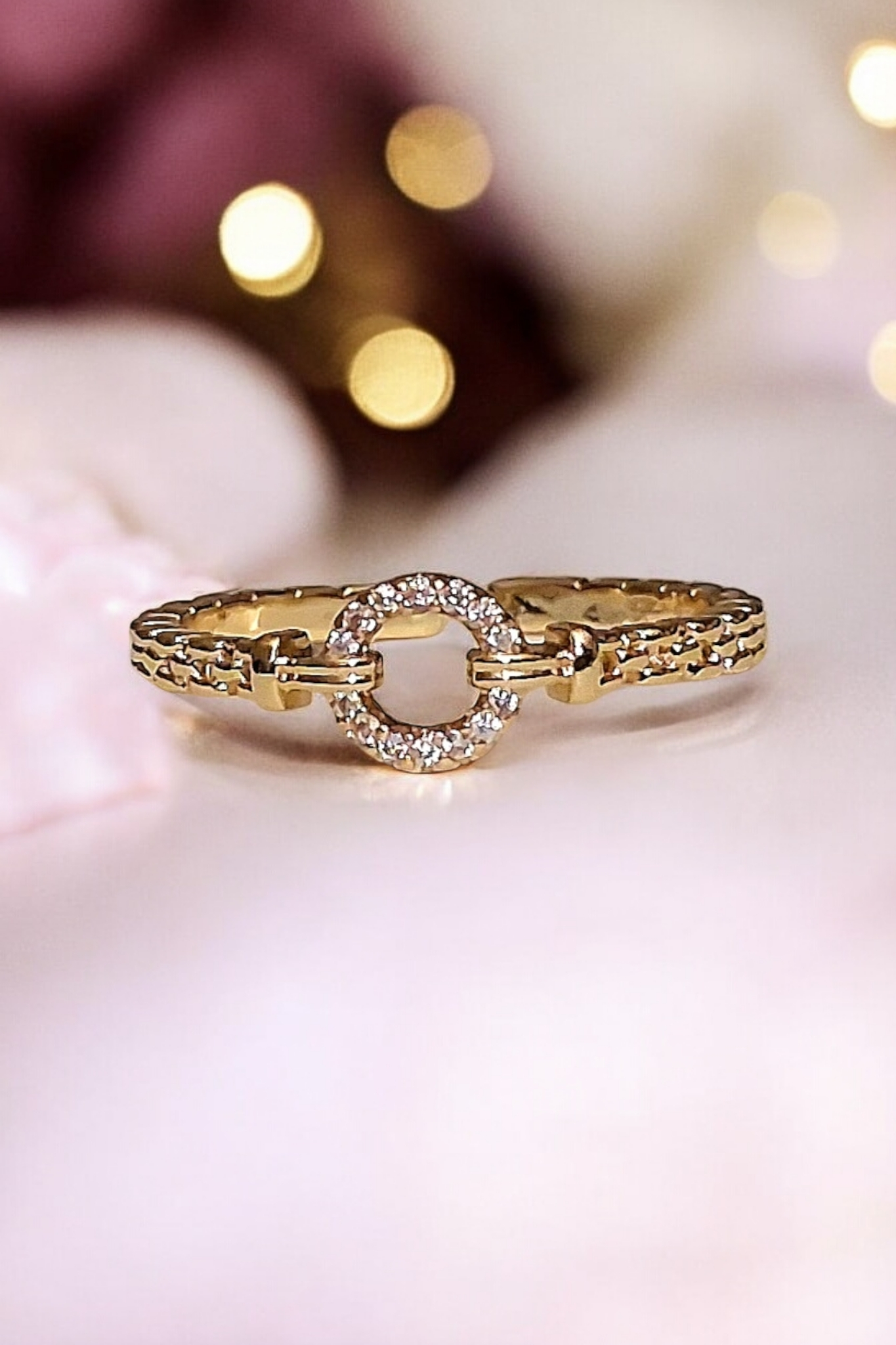 Bague dorée or fin couronne de strass