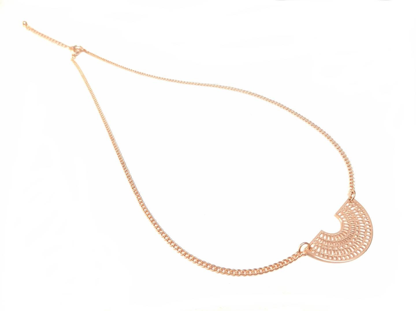 Collier doré or fin demi-lune filigrane art déco