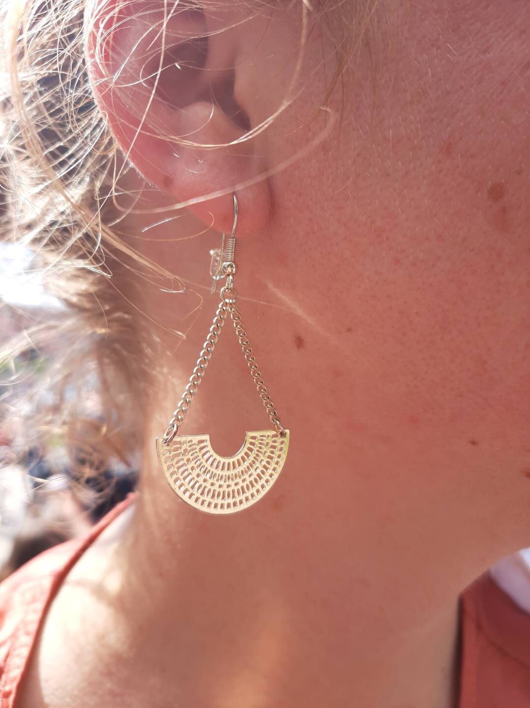 Boucles d'oreilles pendantes demi-lune art déco