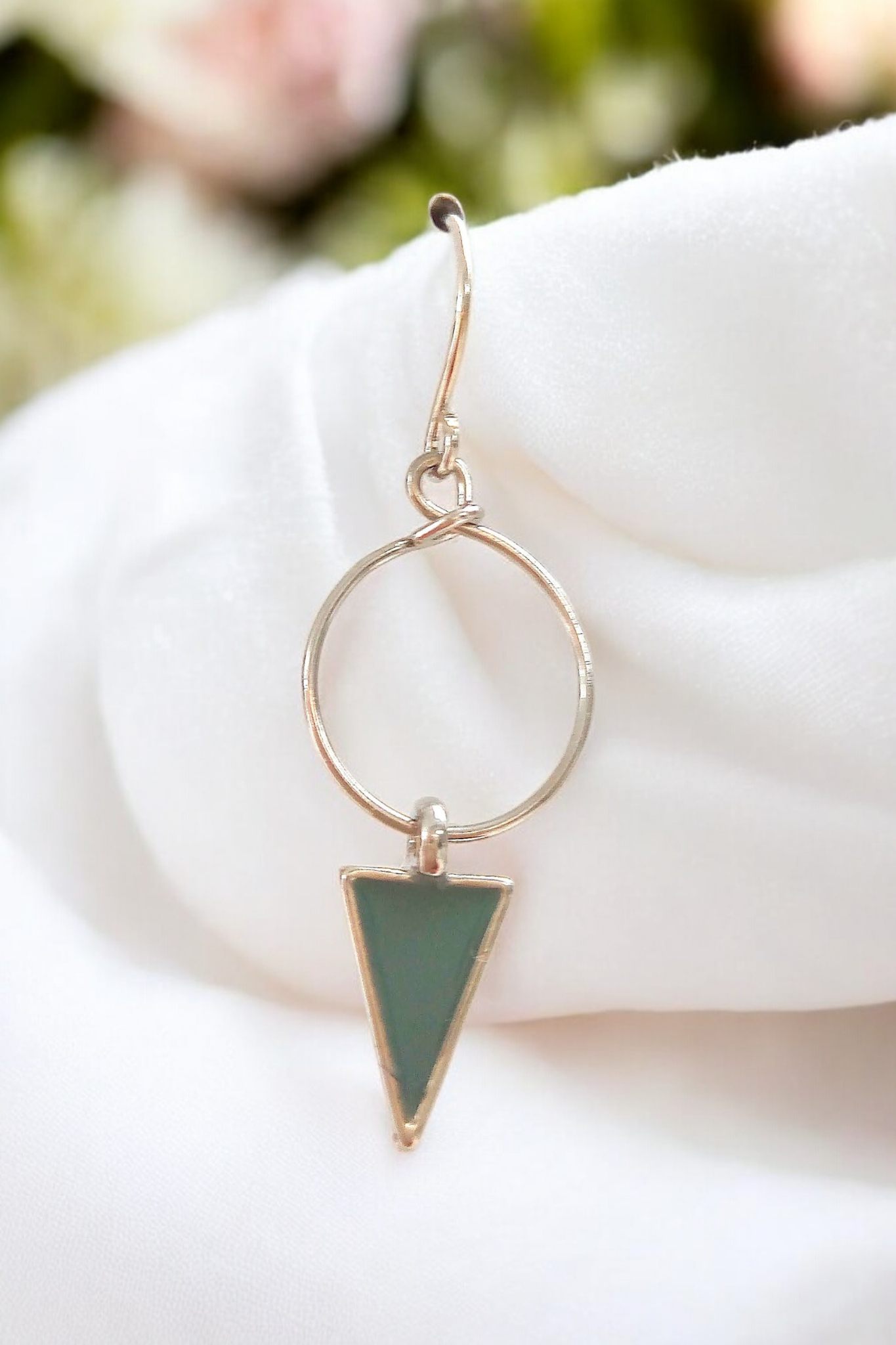 Boucles d'oreilles triangles émail vert trianon