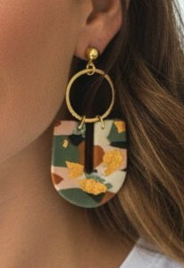 Grandes boucles d'oreilles géométriques polymère éclats d'or
