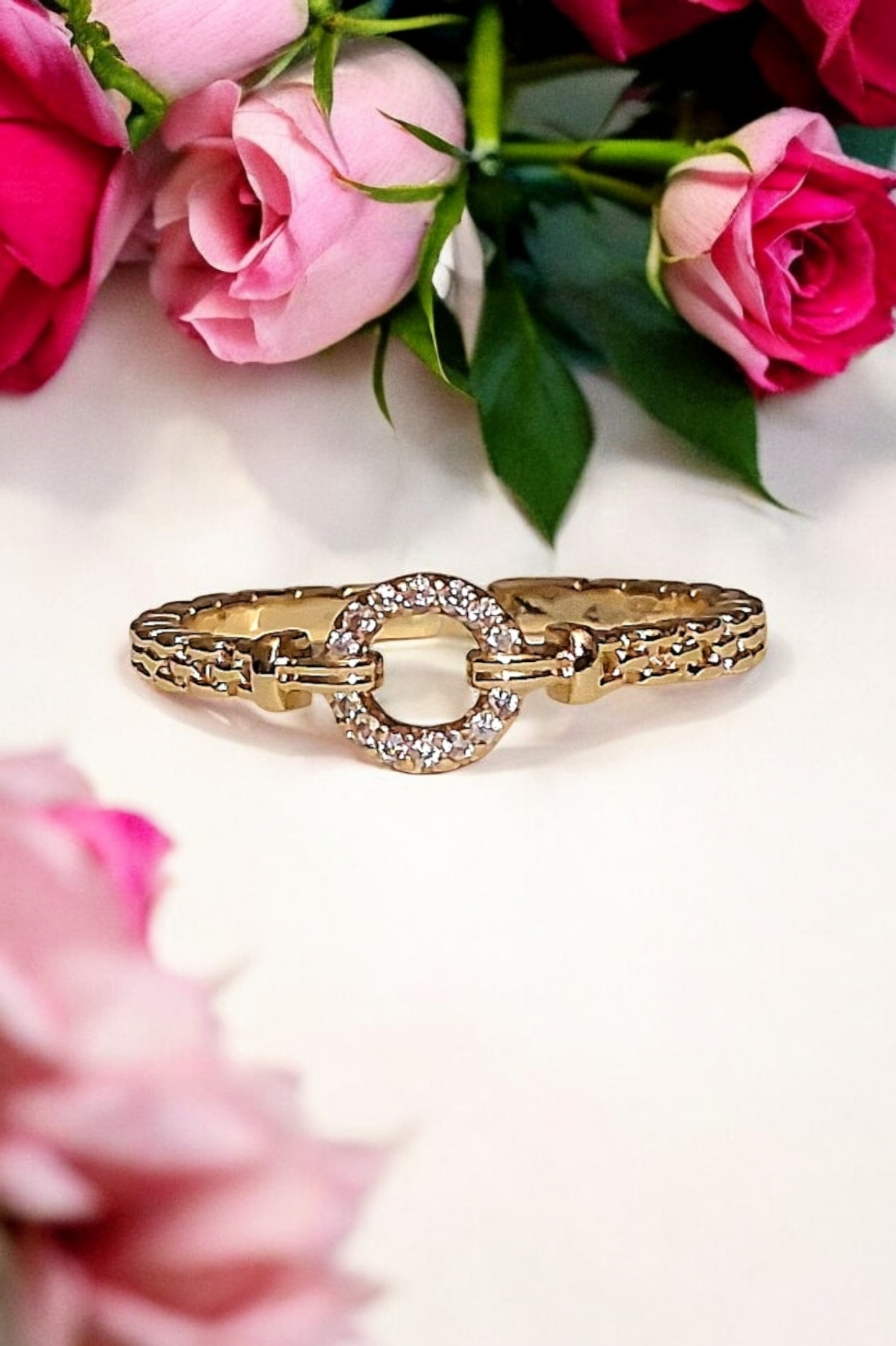 Bague dorée or fin couronne de strass