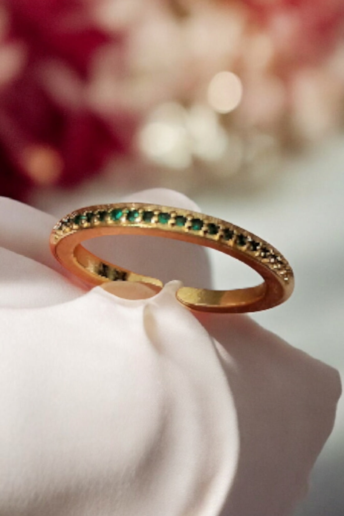 Bague éclats de pierres taillées tonalité d'émeraude
