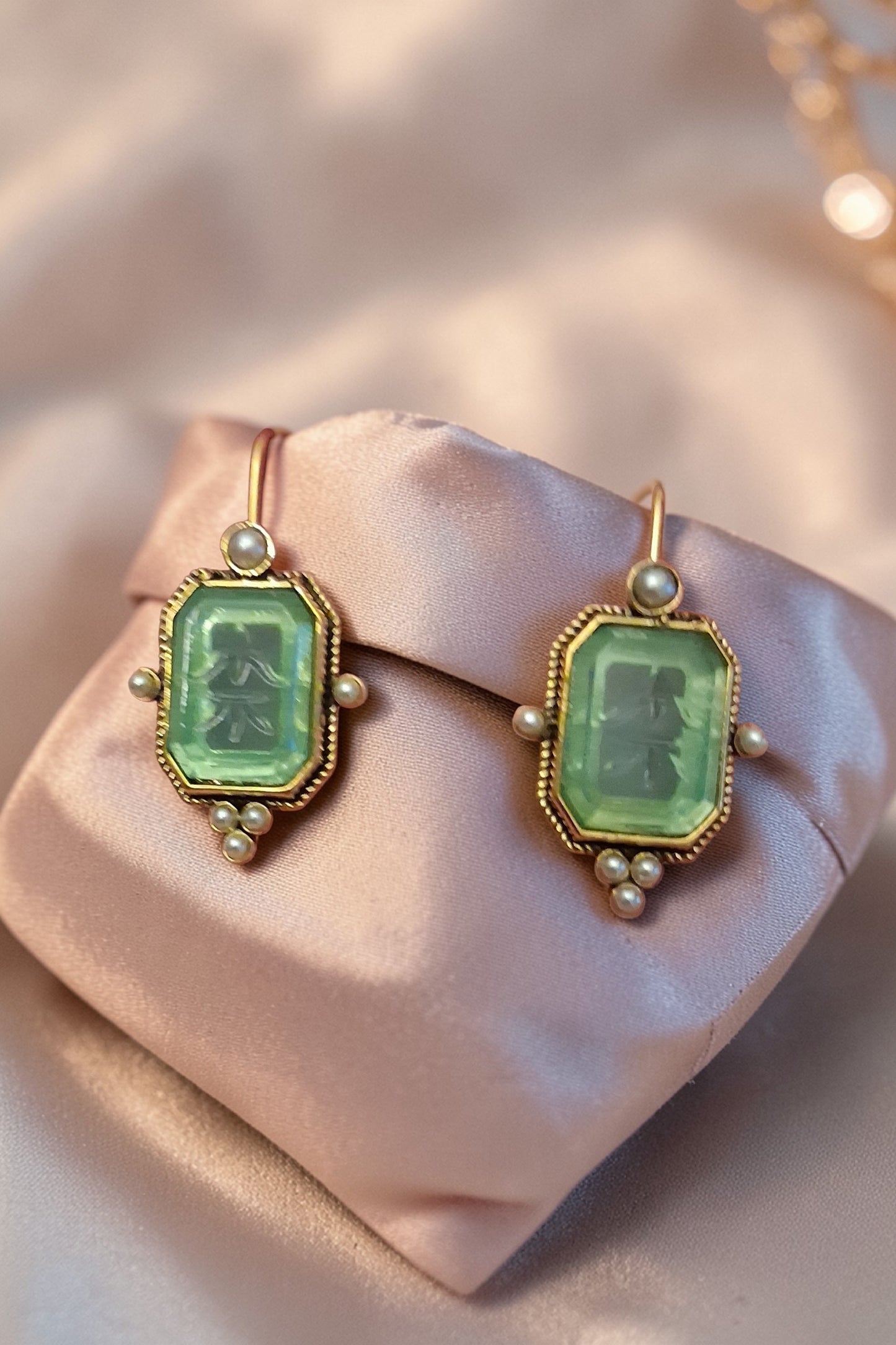 Dormeuses cabochons vert antique