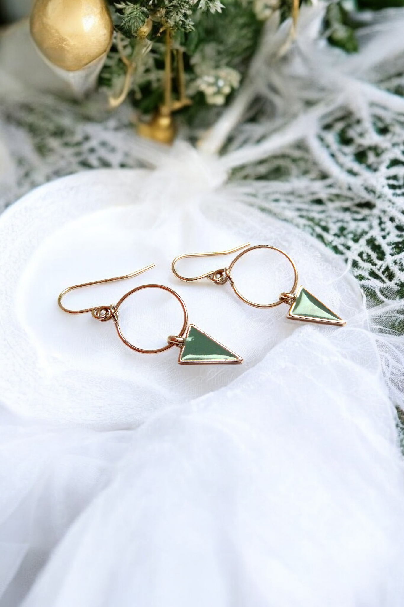 Boucles d'oreilles triangles émail vert trianon
