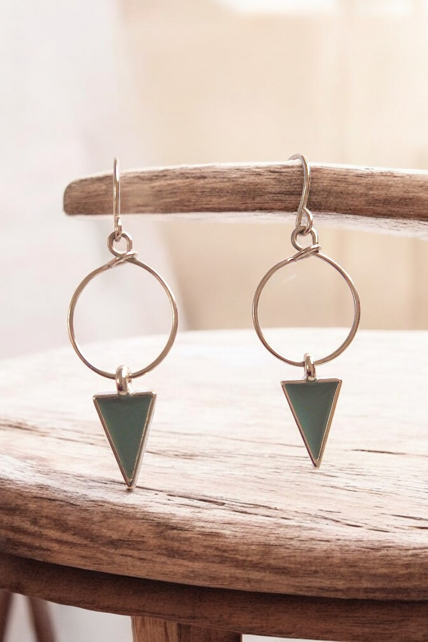 Boucles d'oreilles triangles émail vert trianon