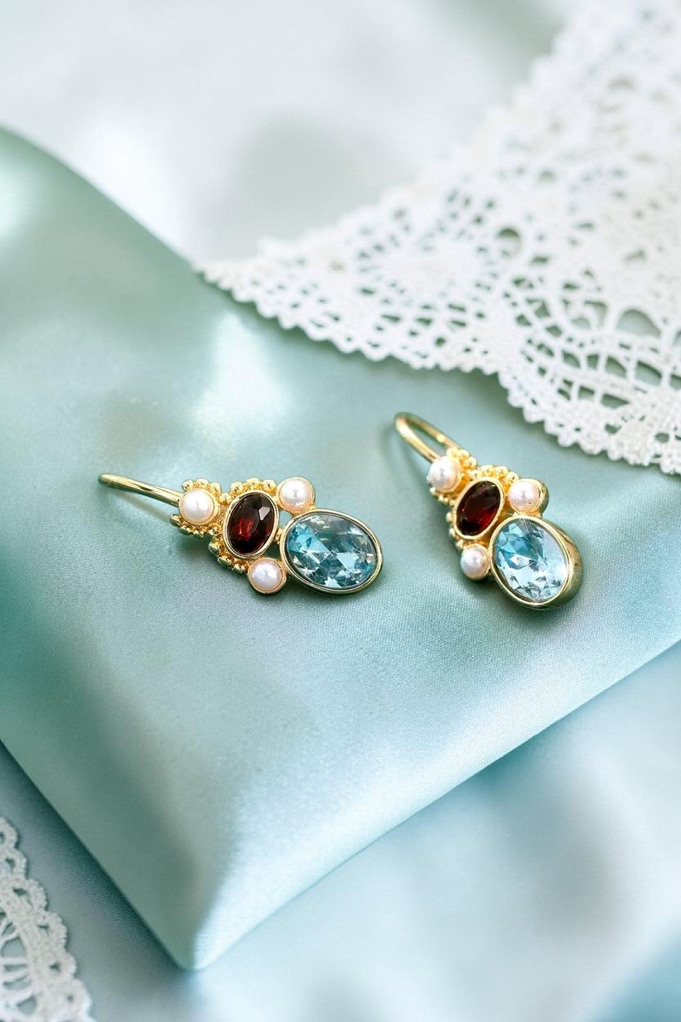 Dormeuses antiques dorées or fin 14k pierres grenat turquoise perles nacrées