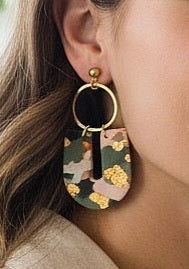 Grandes boucles d'oreilles géométriques polymère éclats d'or