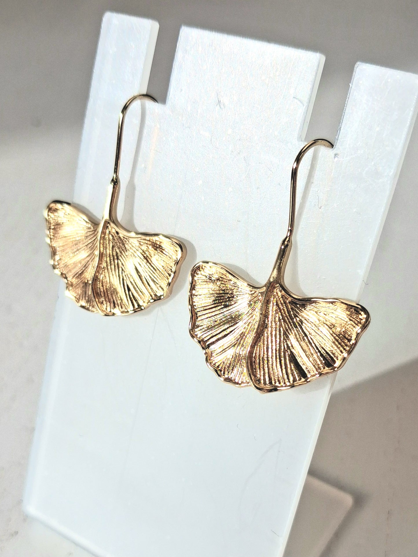 Dormeuses dorées à l'or fin ginko