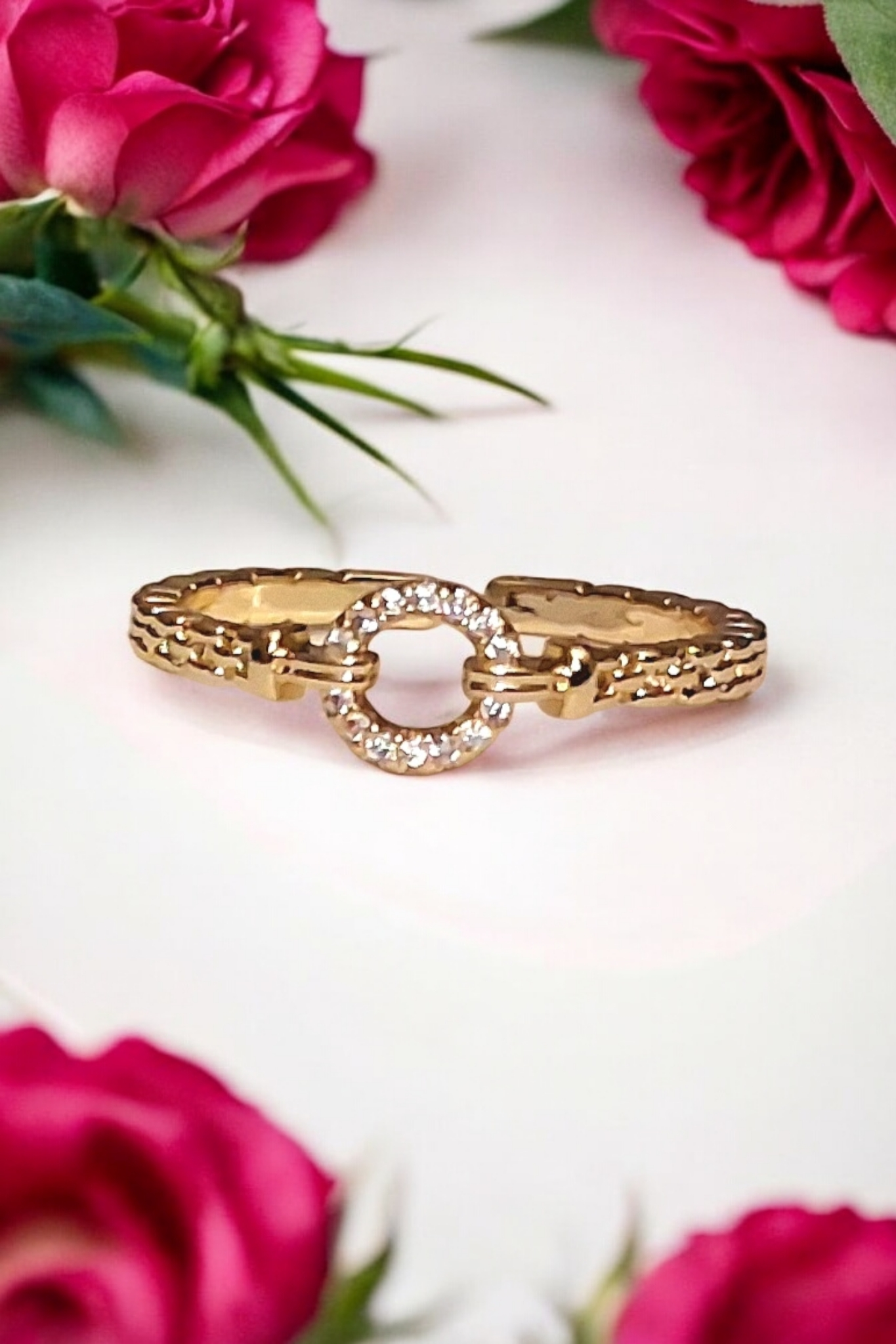 Bague dorée or fin couronne de strass