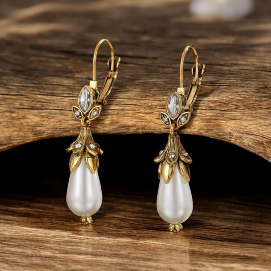 Dormeuses antiques goutte nacrée baroque