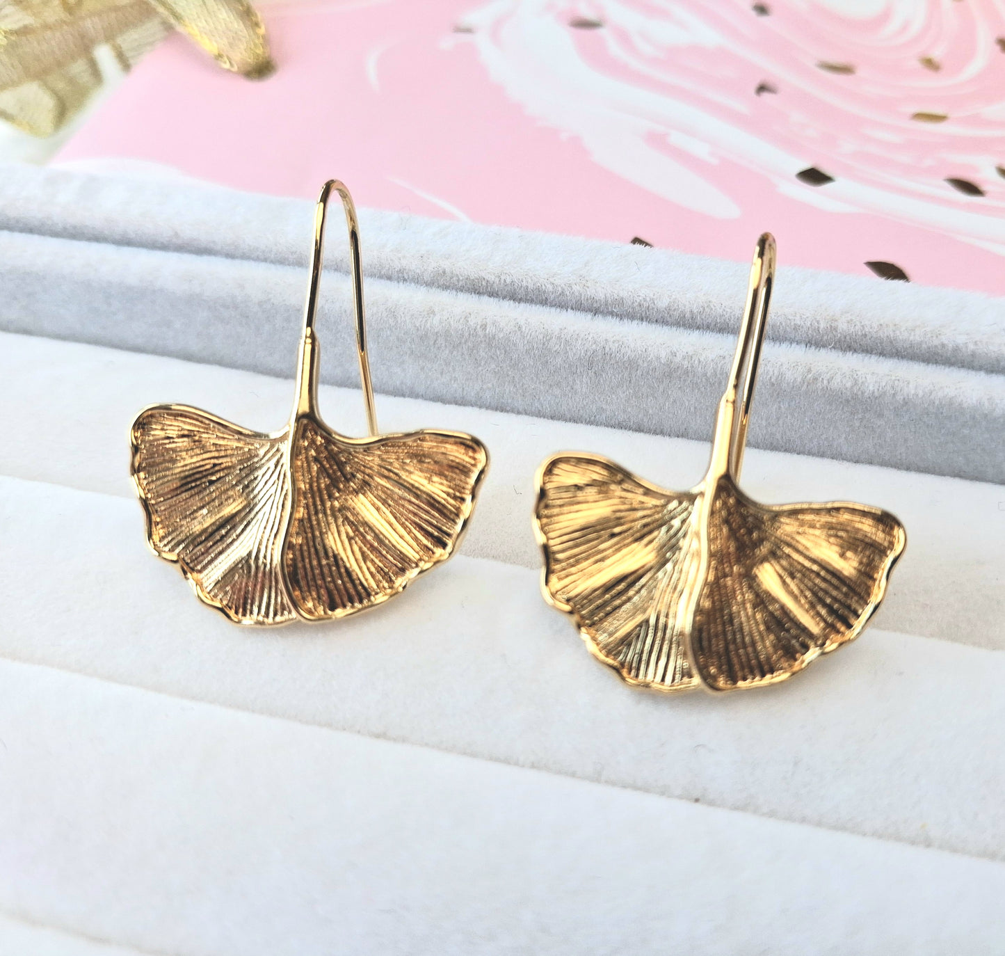 Dormeuses dorées à l'or fin ginko