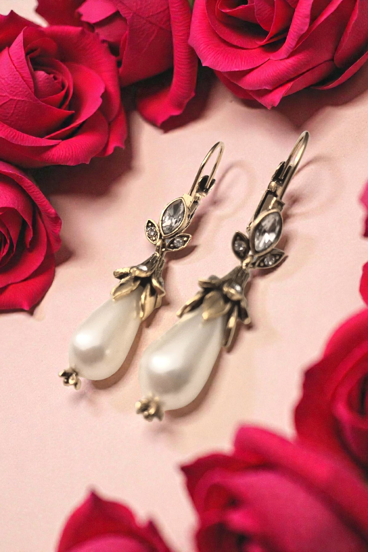 Dormeuses antiques goutte nacrée baroque