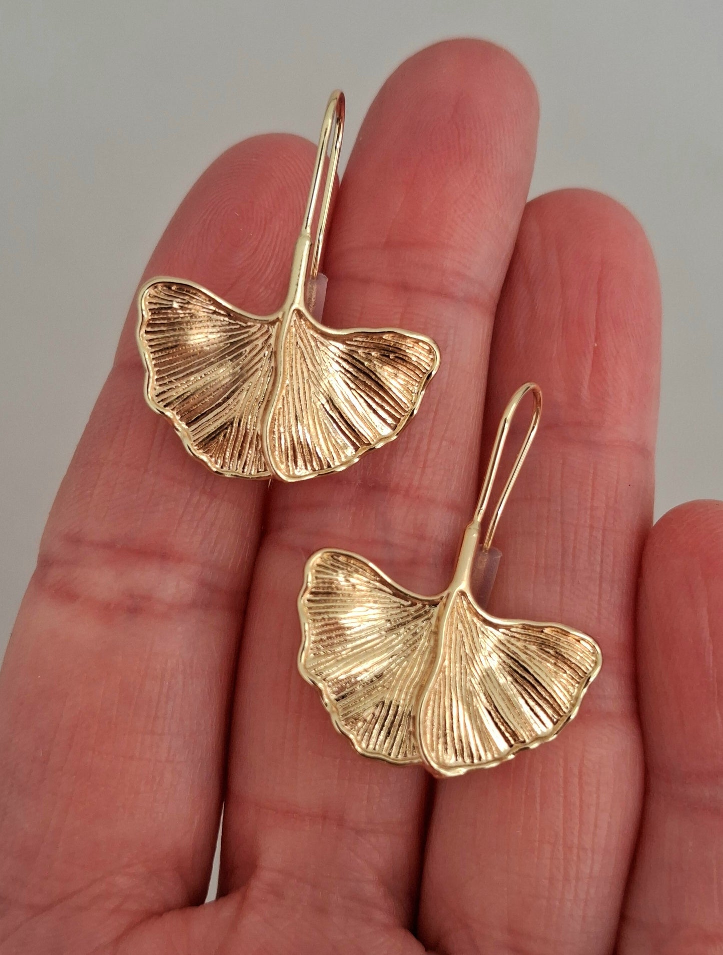 Dormeuses dorées à l'or fin ginko