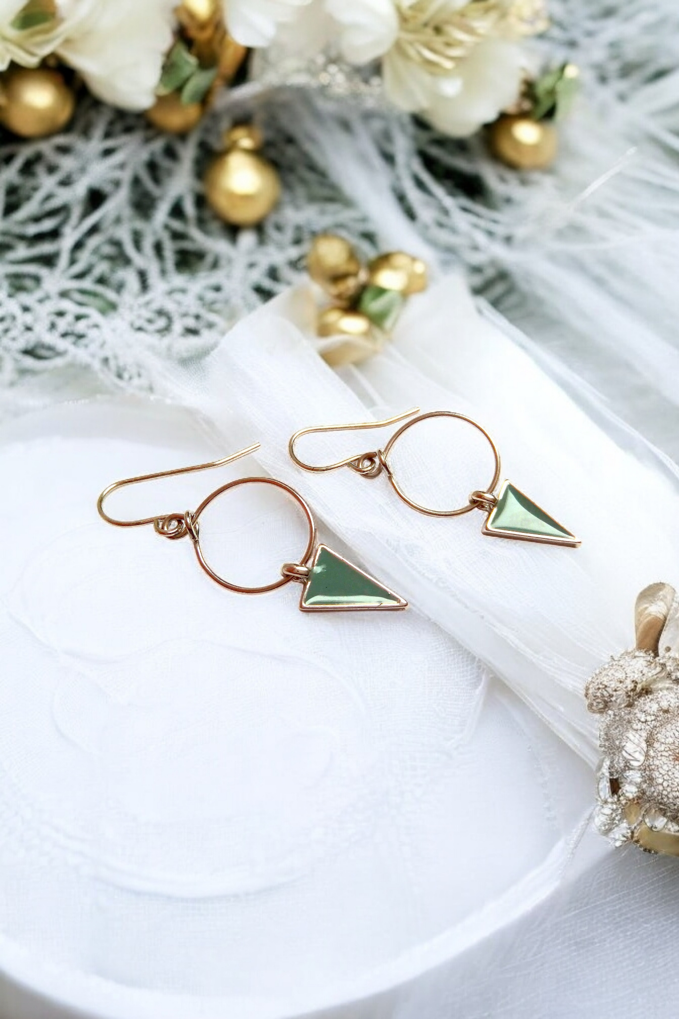 Boucles d'oreilles triangles émail vert trianon