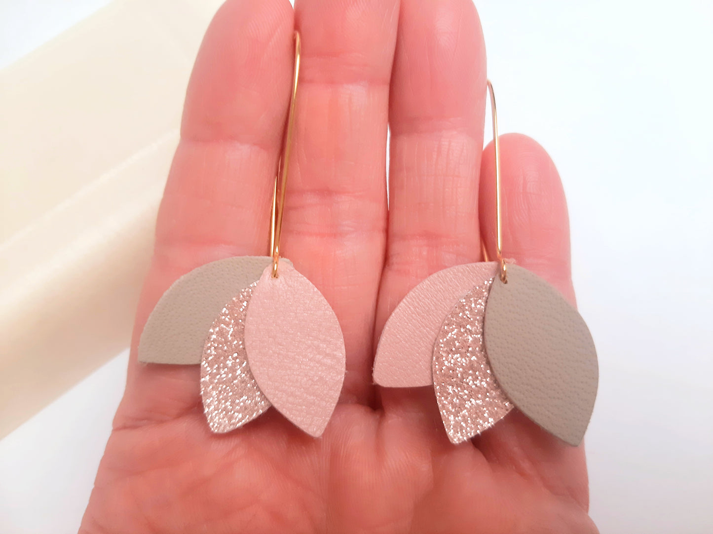 Boucles d'oreilles cuir lotus pétales