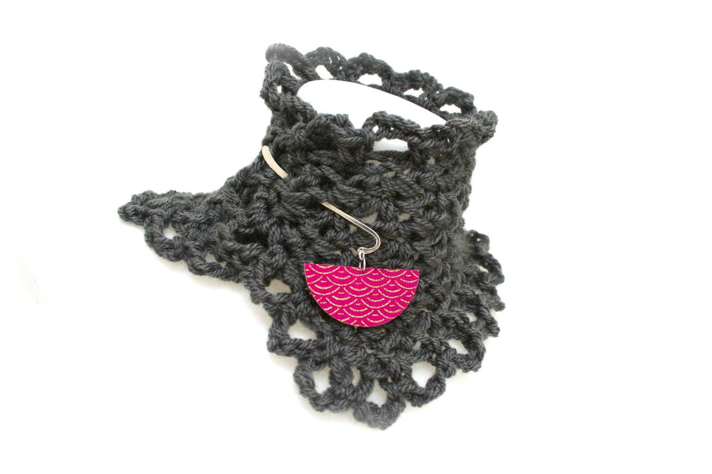 Charcoal gray hand crochet bohemian collar, brass peak, wood, Japanese seigaiha fabric