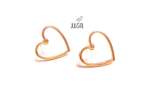 Gold minimalist heart chips