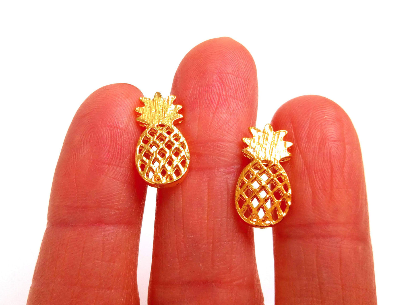 Minimalist brass pineapple chips