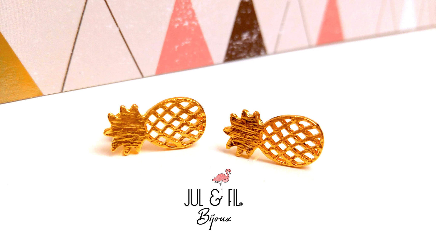 Minimalist brass pineapple chips