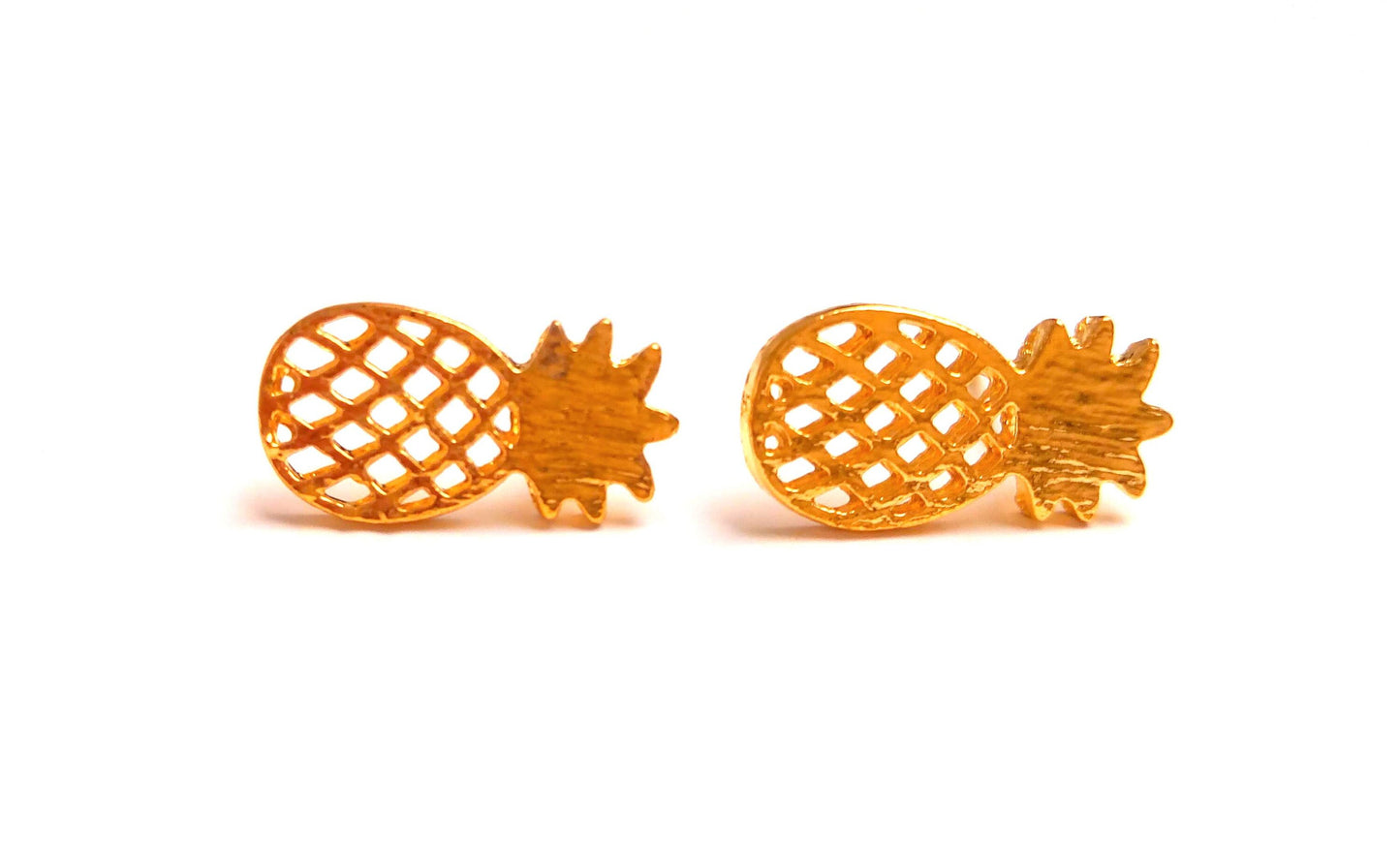 Minimalist brass pineapple chips