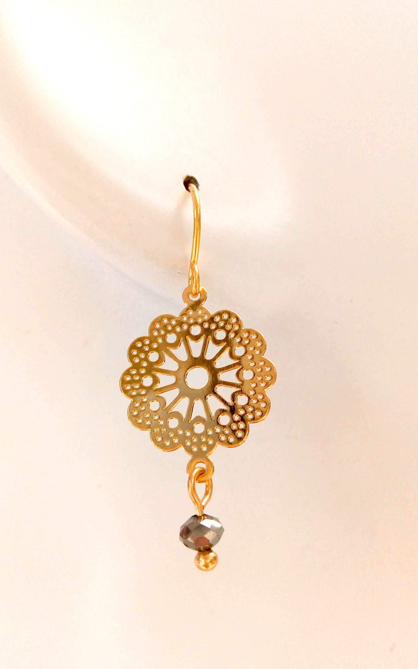 Flower filigree pendant earrings