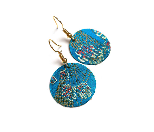 Boucles d'oreilles tissu précieux brodé fleurs turquoise