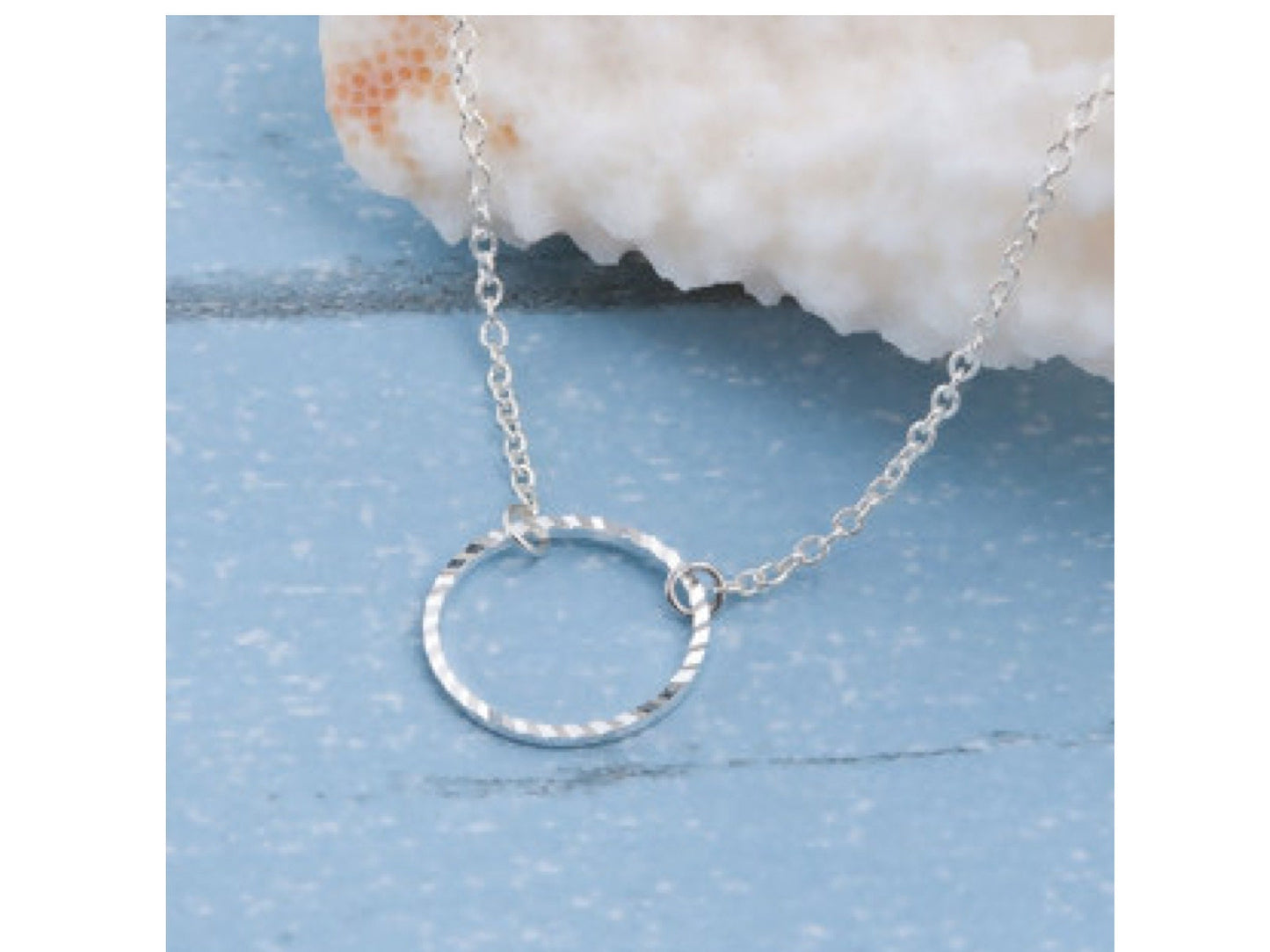 Minimalist short silver striated circle thin necklace