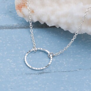 Minimalist short silver striated circle thin necklace