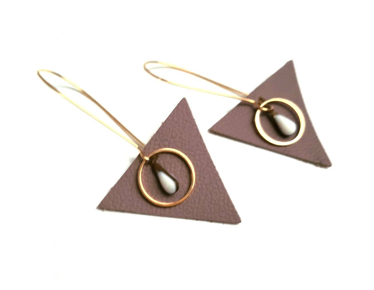 Boucles d'oreilles triangles cuir goutte émail blanc